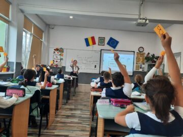 14 elevi și profesori de la Cernăuți, într-un schimb de experiență la Colegiul Național „Mihai Eminescu” Suceava