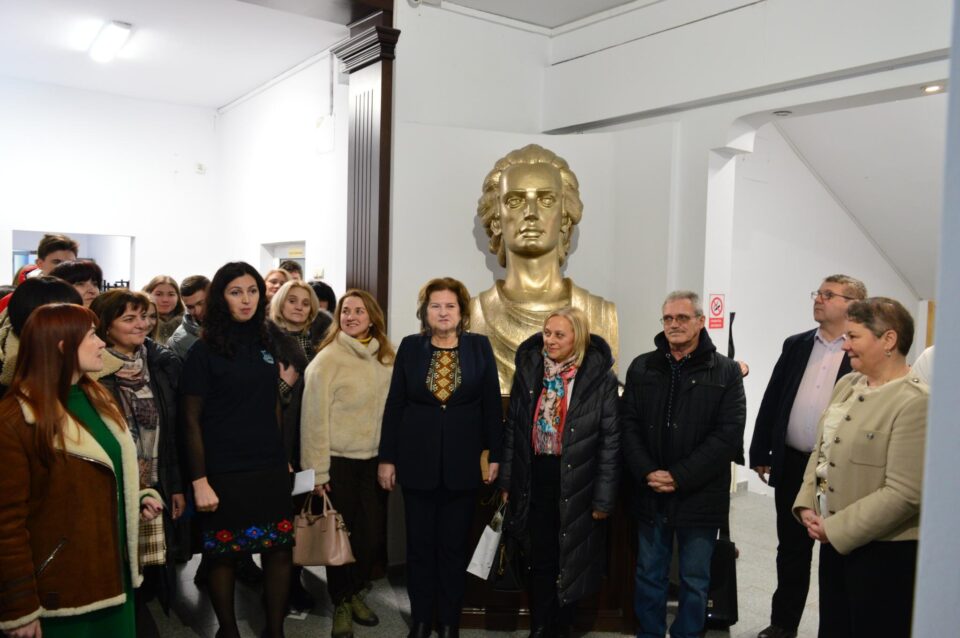 14 elevi și profesori de la Cernăuți, într-un schimb de experiență la Colegiul Național „Mihai Eminescu” Suceava