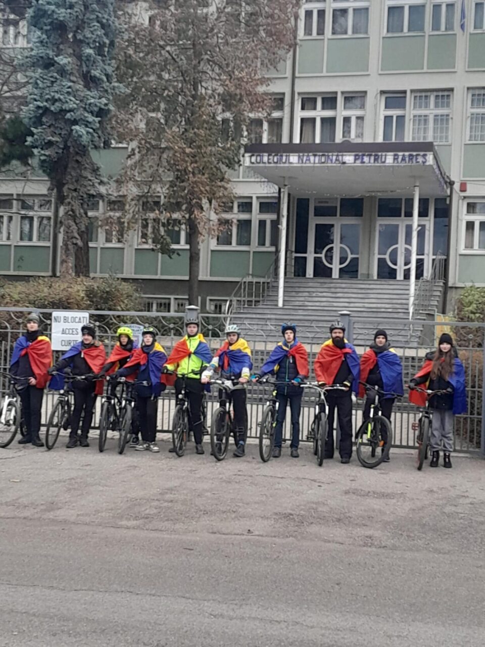 Asociația Tinerilor Ortodocși Suceveni a marcat Ziua Națională pe biciclete