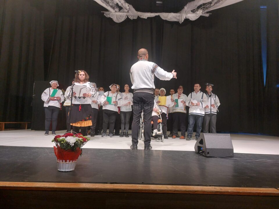 „Deschide ochii, deschide inima”, un spectacol emoționant, la Teatrul „Matei Vișniec”