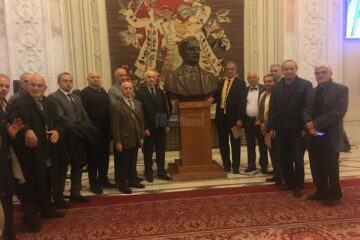 Bustul lui Iuliu Maniu, în Parlamentul României