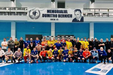 Poza de grup cu participanții de la Memorialul „Dumitru Bernicu”