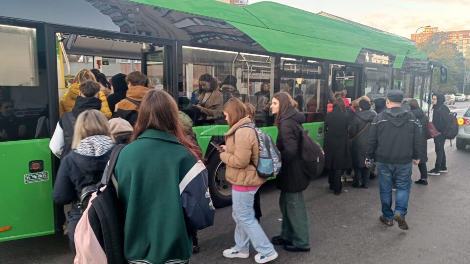 Salariații TPL transportă zilnic zeci de mii de călători de toate vârstele - o responsabilitate mare, slab remunerată Salariații TPL transportă zilnic zeci de mii de călători de toate vârstele - o responsabilitate mare, slab remunerată