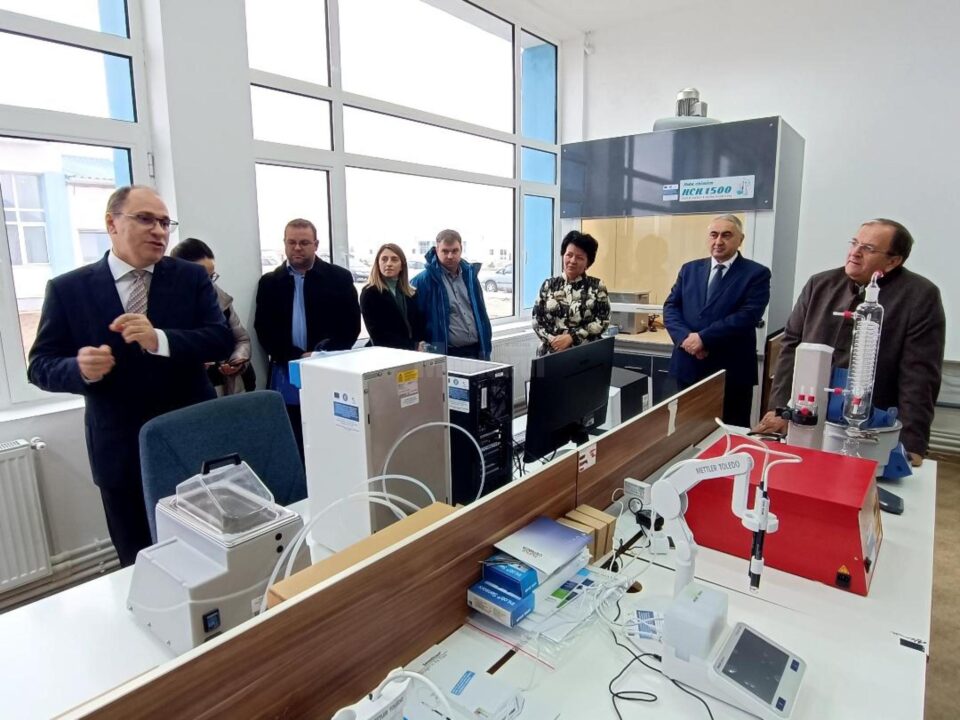 Prezentarea proiectului în fața celor implicați în realizarea laboratorului