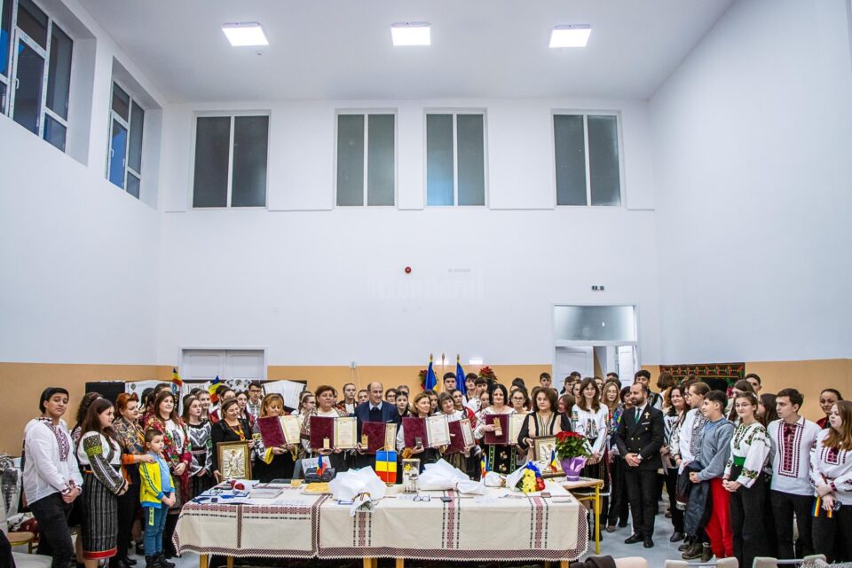 Proiectul catehetic „Povestea semnelor românești scrise cu colțul inimii” a ajuns la cea de-a doua ediție în Arhiepiscopia Sucevei și Rădăuților Proiectul catehetic „Povestea semnelor românești scrise cu colțul inimii” a ajuns la cea de-a doua ediție în Arhiepiscopia Sucevei și Rădăuților