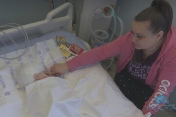 Ilinca și mama ei, Alexandra. Sursa foto Spitalul Clinic de Urgență "Prof. Dr. Nicolae Oblu" Iași