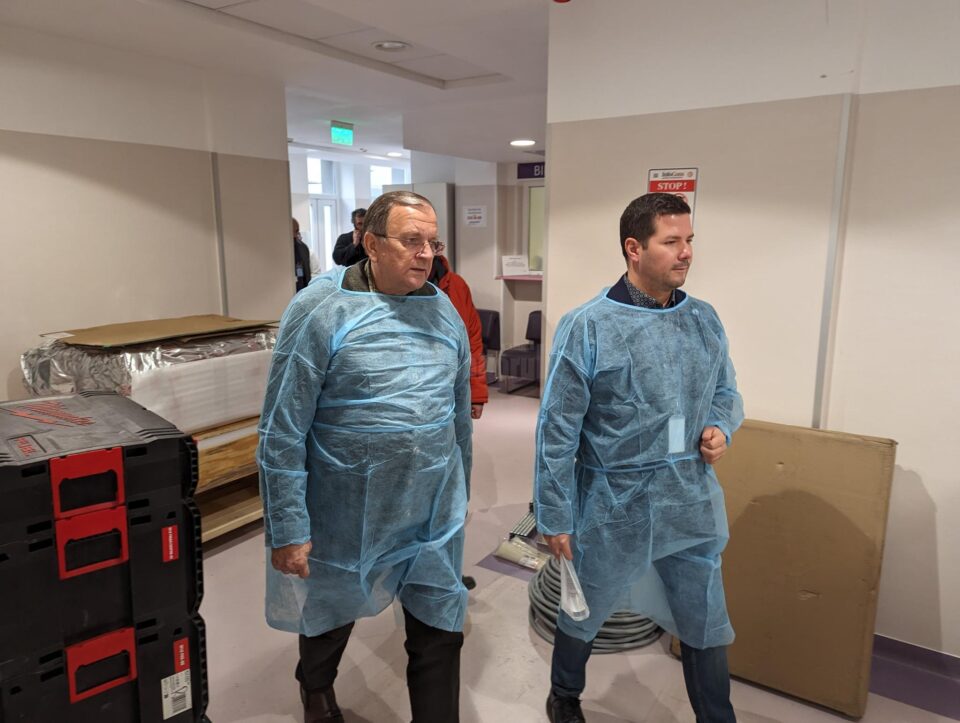 Gheorghe Flutur și dr. Alexandru Calancea la Laboratorul de Medicină Nucleară al Spitalului Clinic de Urgență Suceava Gheorghe Flutur și dr. Alexandru Calancea la Laboratorul de Medicină Nucleară al Spitalului Clinic de Urgență Suceava