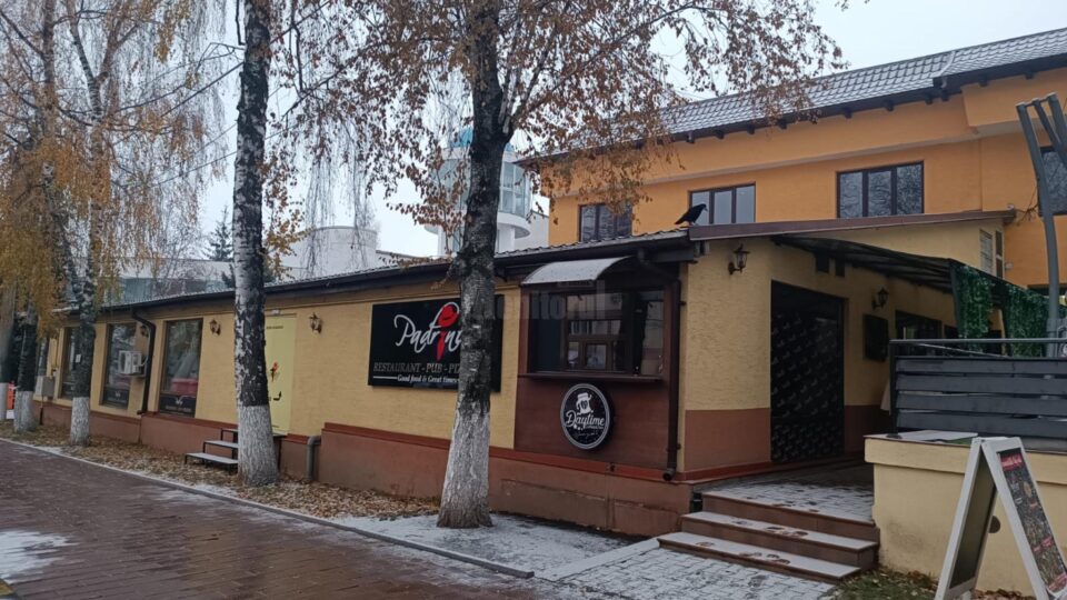 Restaurantul Padrino funcționează de 15 ani, iar prin decizia Poliției Locale 24 de persoane vor rămâne fără locuri de muncă Restaurantul Padrino funcționează de 15 ani, iar prin decizia Poliției Locale 24 de persoane vor rămâne fără locuri de muncă