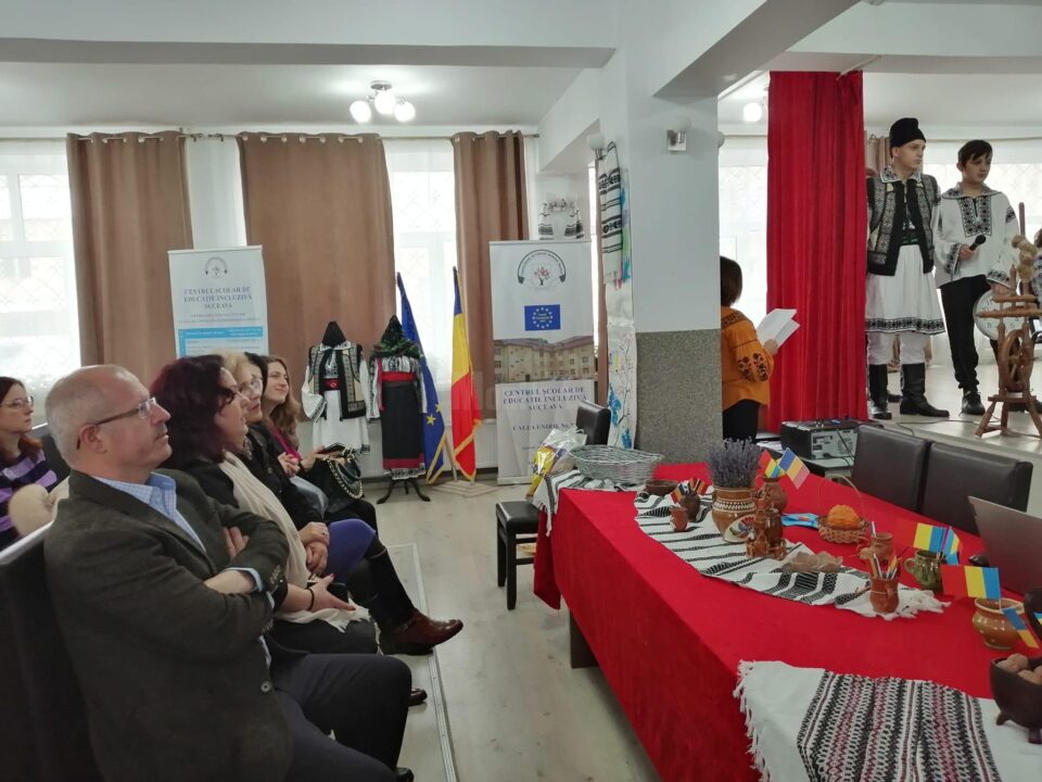 „Atelierul lui Moș Crăciun”, activități artistice desfășurate la Centrul Școlar Suceava „Atelierul lui Moș Crăciun”, activități artistice desfășurate la Centrul Școlar Suceava