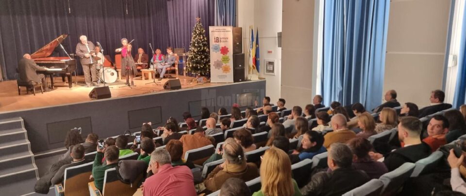 Public numeros și ropote de aplauze, la evenimentul „Armonii Urbane”, organizat la USV Public numeros și ropote de aplauze, la evenimentul „Armonii Urbane”, organizat la USV