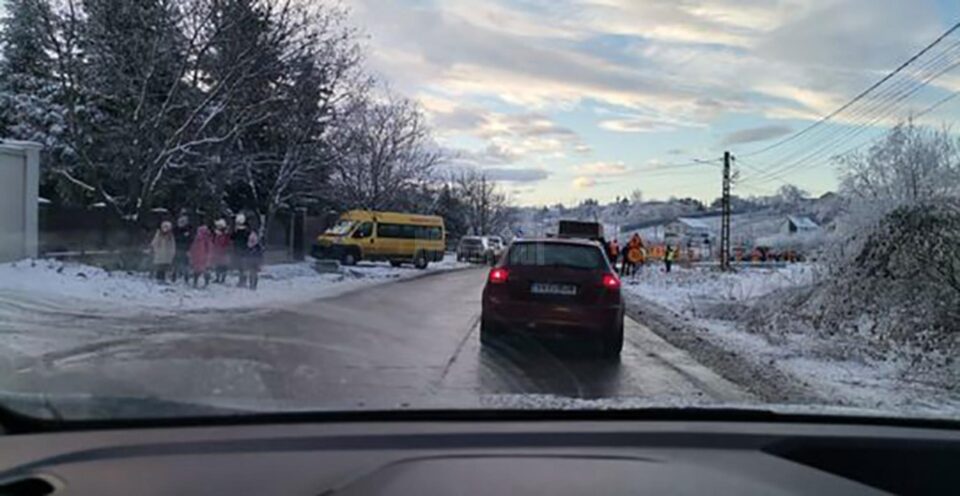 Polei pe carosabil între localitățile Frumoasa și Liteni