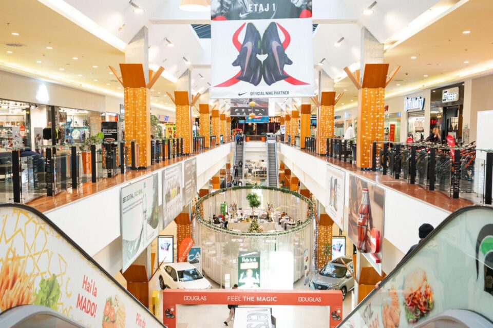 Ateliere de creație pentru copii și „Crăciunul Cosmic”, la Iulius Mall Suceava
