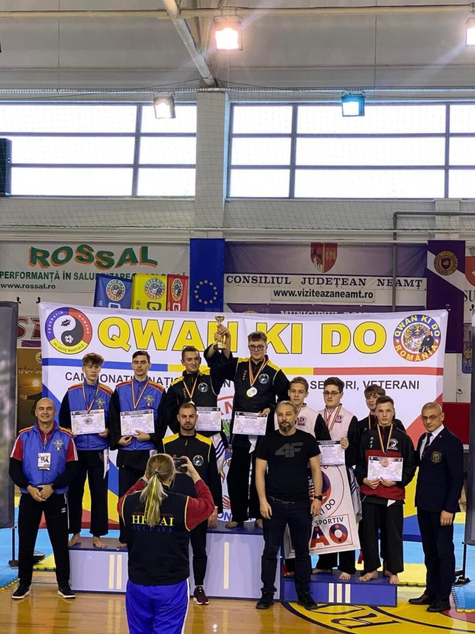 Robert Achiriloaie, două medalii de aur și una de argint