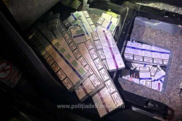 Peste 1.500 de pachete de țigări, găsite ascunse în podeaua unei mașini
