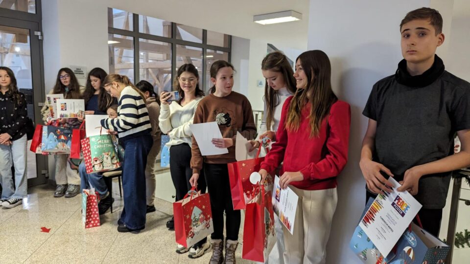 Clubul Lions Suceava a premiat elevii suceveni care au participat la Concursul internațional „Afișe pentru pace”