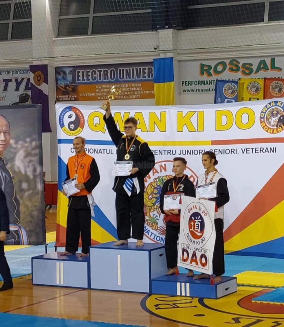 Robert Achiriloaie, două medalii de aur și una de argint