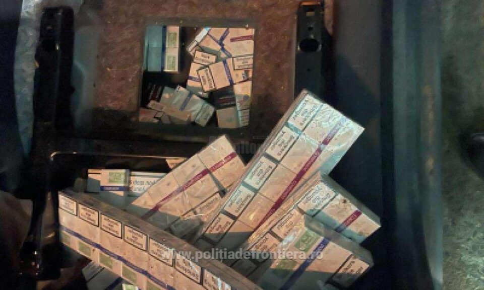 Peste 1.500 de pachete de țigări, găsite ascunse în podeaua unei mașini