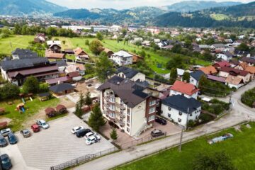 Revelion în Bucovina, cu trei nopți de cazare, la Complexul turistic Constantin, la poalele Rarăului