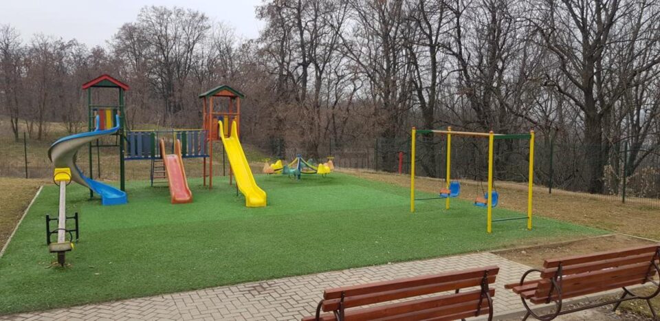 Locul de joacă, cu tot cu terenul de 658 mp din jurul său, donat Primăriei Suceava de către General Construct SA