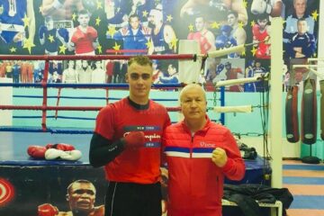 Campionul Răzvan Ciobanu alături de antrenorul Vasile Nistor