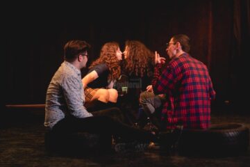 Piesa de teatru „Qlangereală”, pusă în scenă de Teatrul Studențesc Fabulinus - foto credit Marius MDM