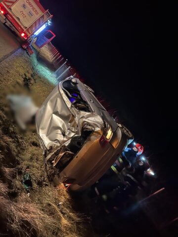 Tânăr de 19 ani găsit mort în mașina răsturnată