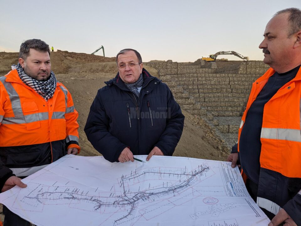 Președintele CJ Suceava a verificat lucrările de consolidare a ravenelor existente în apropierea Aeroportului ”Ștefan cel Mare” Președintele CJ Suceava a verificat lucrările de consolidare a ravenelor existente în apropierea Aeroportului ”Ștefan cel Mare”