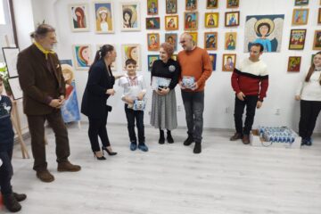 Expoziția „Îngerii Crăciunului”, un tărâm al culorilor, al visurilor, al emoțiilor