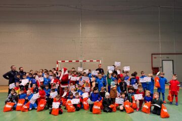 Cupa ”Moș Crăciun” la fotbal a adunat 60 de echipe la start, iar premierea a avut loc în sala de sport din Ipotești