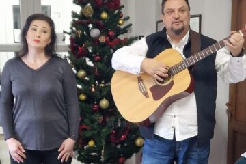 Echipa Monitorului de Suceava, colindată de Dorel Mihoc (Mido) și Adina Fărtăiș