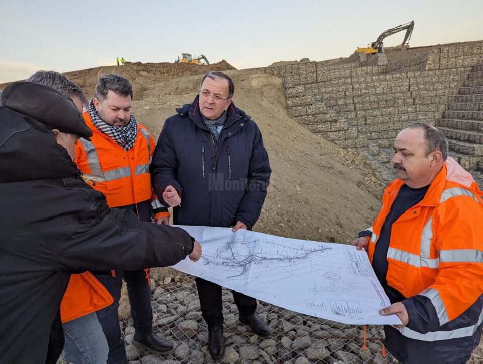 Președintele CJ Suceava a verificat lucrările de consolidare a ravenelor existente în apropierea Aeroportului „Ștefan cel Mare”