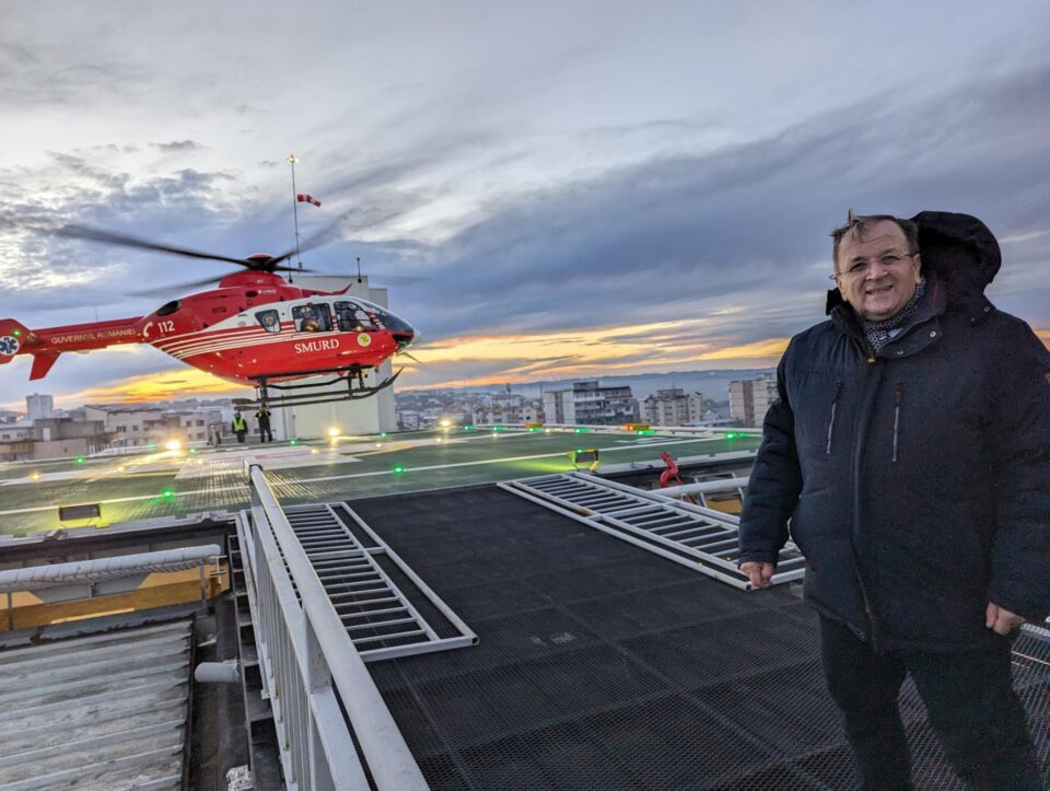 Gheorghe Flutur a asistat la primele zboruri făcute de un elicopter SMURD pentru calibrarea heliportului de la Spitalul Județean Suceava Gheorghe Flutur a asistat la primele zboruri făcute de un elicopter SMURD pentru calibrarea heliportului de la Spitalul Județean Suceava