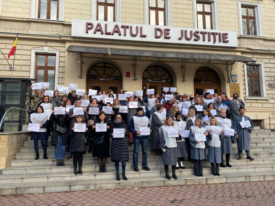 O nouă zi de protest pentru consilierii de probațiune din Suceava
