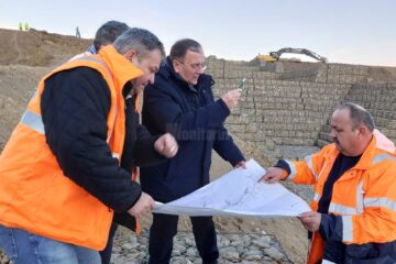Președintele CJ Suceava a verificat lucrările de consolidare a ravenelor existente în apropierea Aeroportului „Ștefan cel Mare”