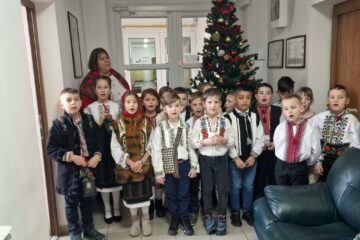 Colinde, scenete și acțiuni caritabile organizate de elevi ai Școlii Gimnaziale Salcea, în „Săptămâna altfel”