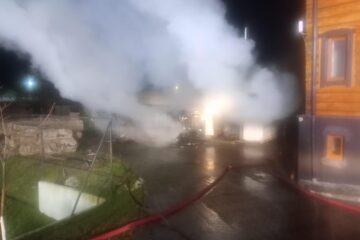 Pompierii s-au luptat cu succes pentru a salva o școală după ce un incendiu a izbucnit în clădirea centralei