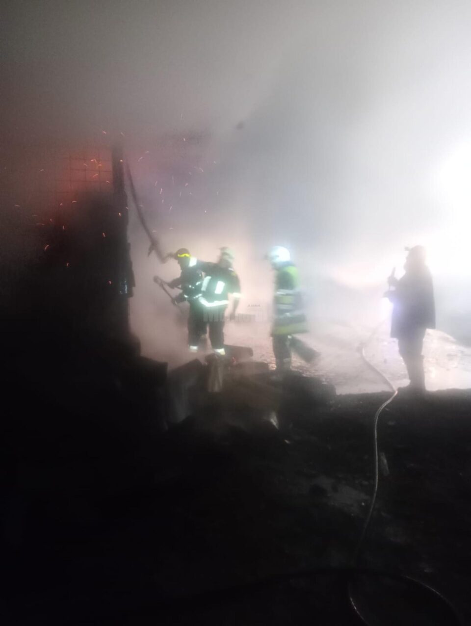 Pompierii s-au luptat cu succes pentru a salva o școală după ce un incendiu a izbucnit în clădirea centralei