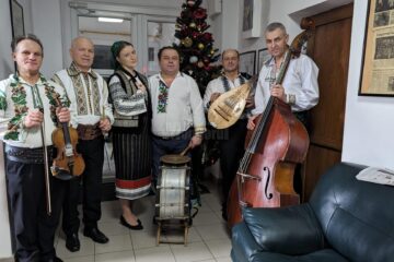 Taraful „Izvoare” a adus vestea Nașterii Domnului la sediul ziarului Monitorul de Suceava