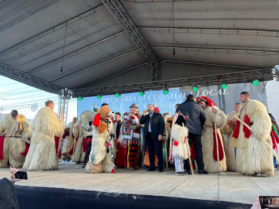 Primarul din Liteni, Tomiță Onisii, îi invită pe cetățenii orașului să participe la evenimentele organizate de Crăciun și Anul nou Primarul din Liteni, Tomiță Onisii, îi invită pe cetățenii orașului să participe la evenimentele organizate de Crăciun și Anul nou