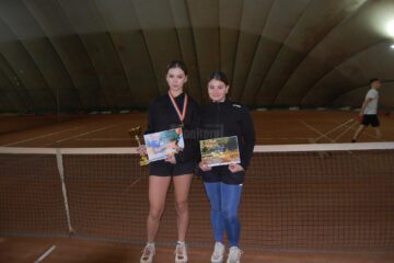 Sucevencele Maya Rotari, câștigătoare la Fete 18 ani, și Leia Mocanu
