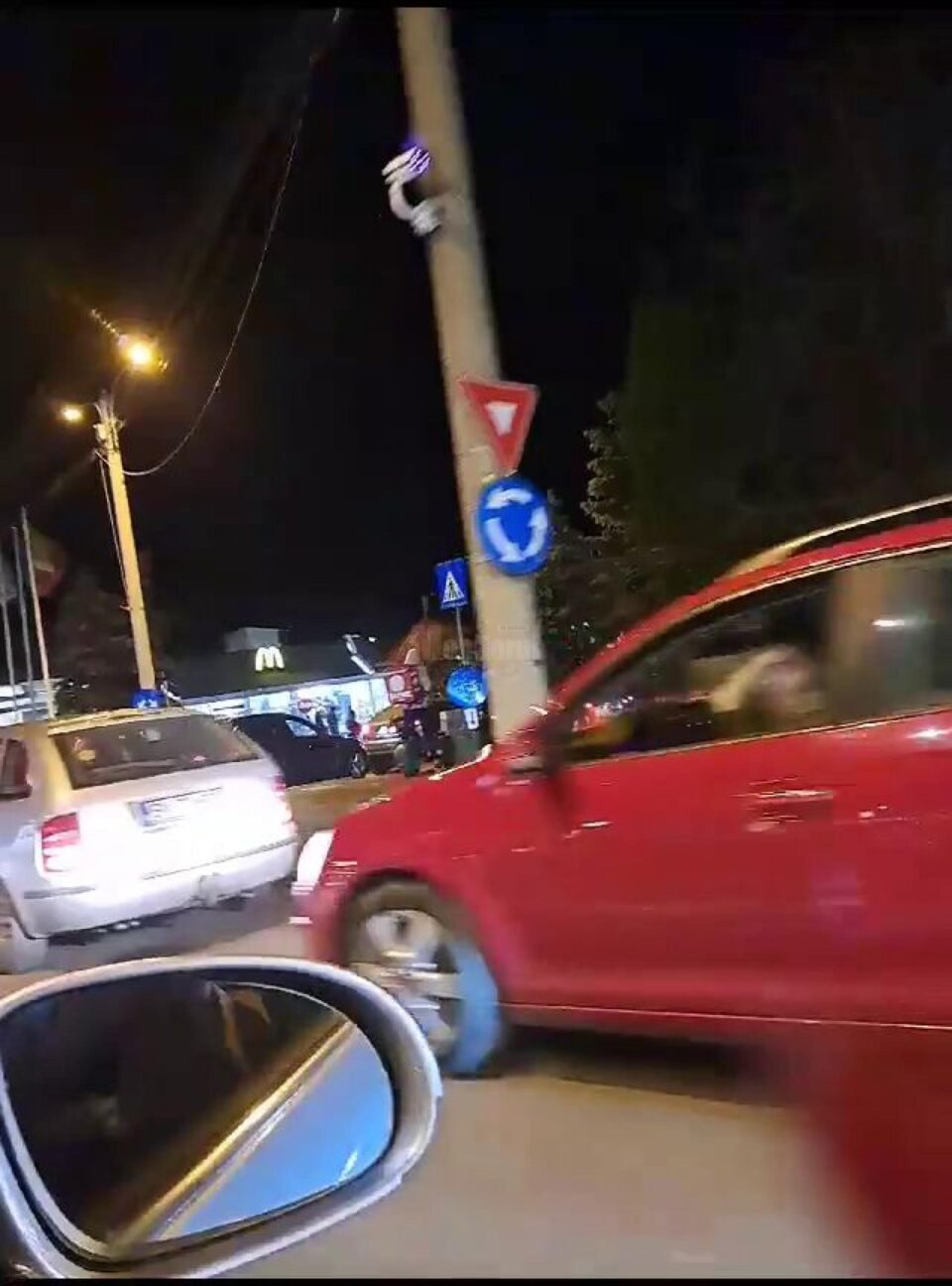 Coada de mașini din seara primei zile a anului 2024 s-a întins pe sute de metri bune Coada de mașini din seara primei zile a anului 2024 s-a întins pe sute de metri bune