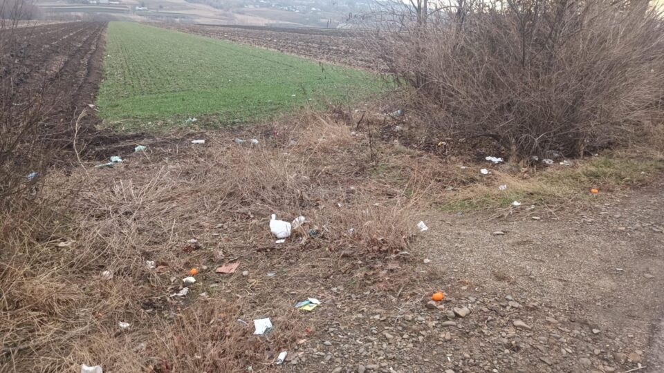 Mizerie după coada de tiruri
