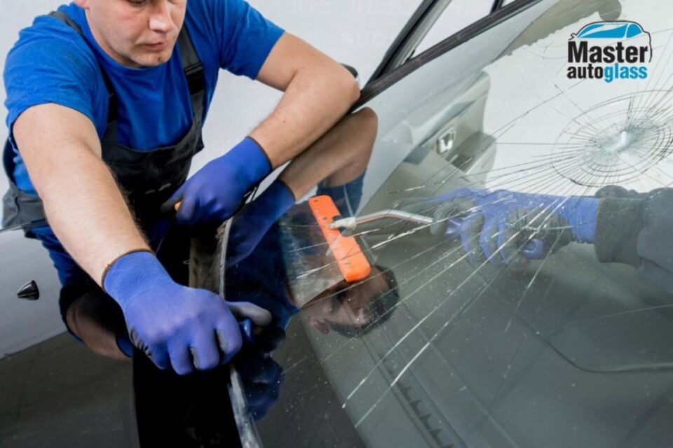 Parbriz spart? La Master Auto Glass din Suceava puteți solicita înlocuirea acestuia Parbriz spart? La Master Auto Glass din Suceava puteți solicita înlocuirea acestuia