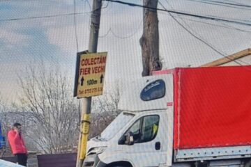 Accident cu stâlp distrus în Burdujeni, ieri dimineață