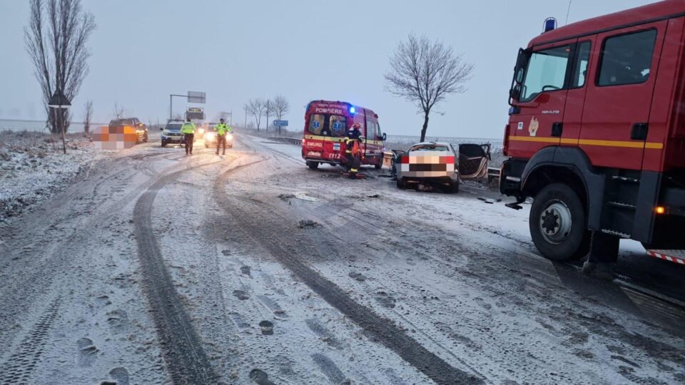 Tânăr de 22 de ani, din Suceava, mort după ce un vehicul greu a intrat, pe contrasens, în autoturismul său