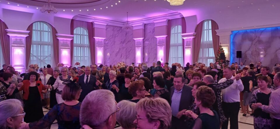 Peste 600 de pensionari suceveni au sărbătorit un al doilea revelion după cel de acasă