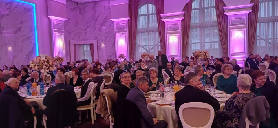 Peste 600 de pensionari suceveni au sărbătorit un al doilea revelion după cel de acasă