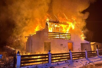 Casă distrusă de un puternic incendiu, la Sucevița