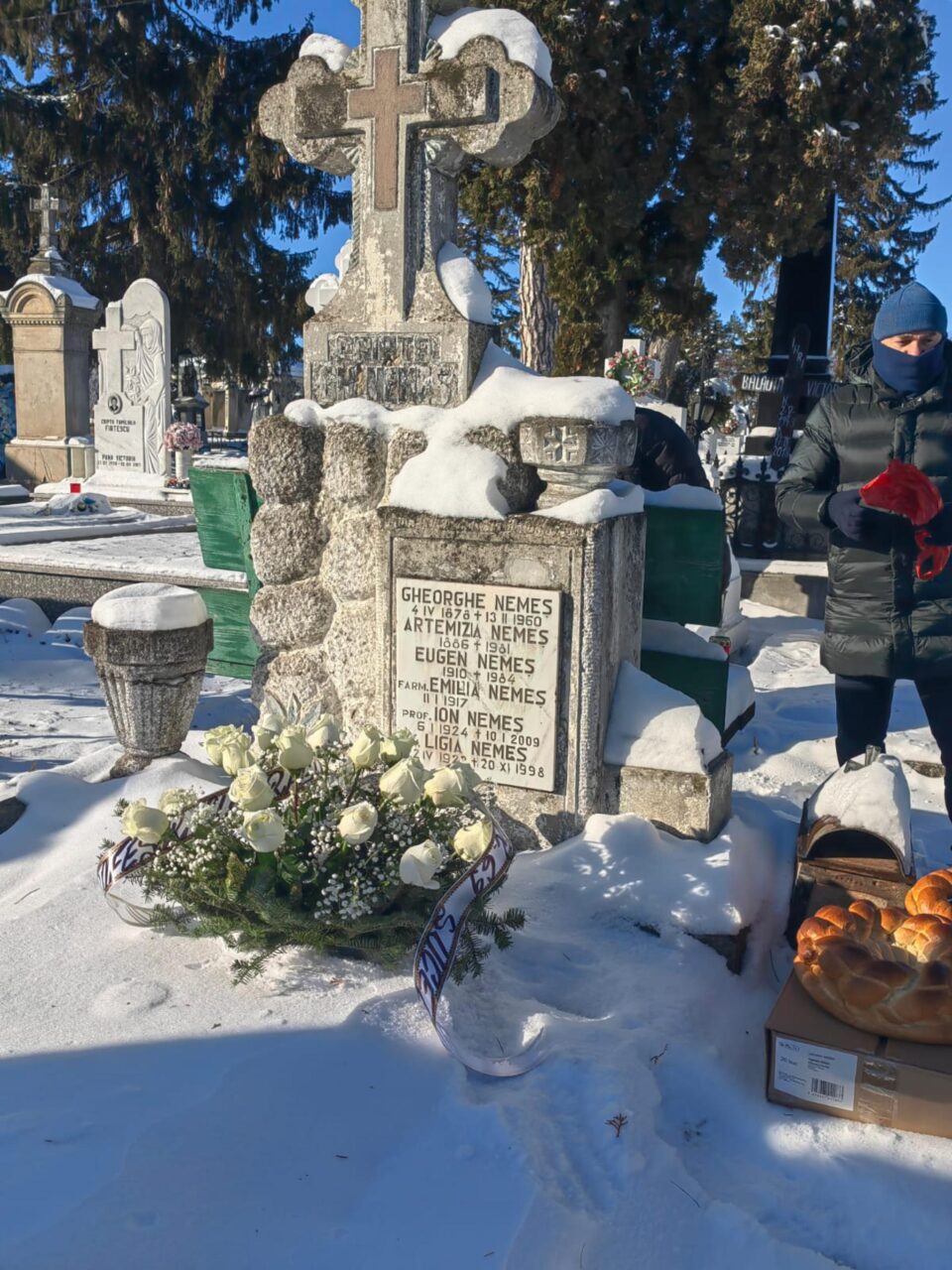 Profesorul Ioan Nemeș, al cărui nume a fost dat parcului central al Sucevei, comemorat miercuri la Cimitirul Pacea de foști elevi