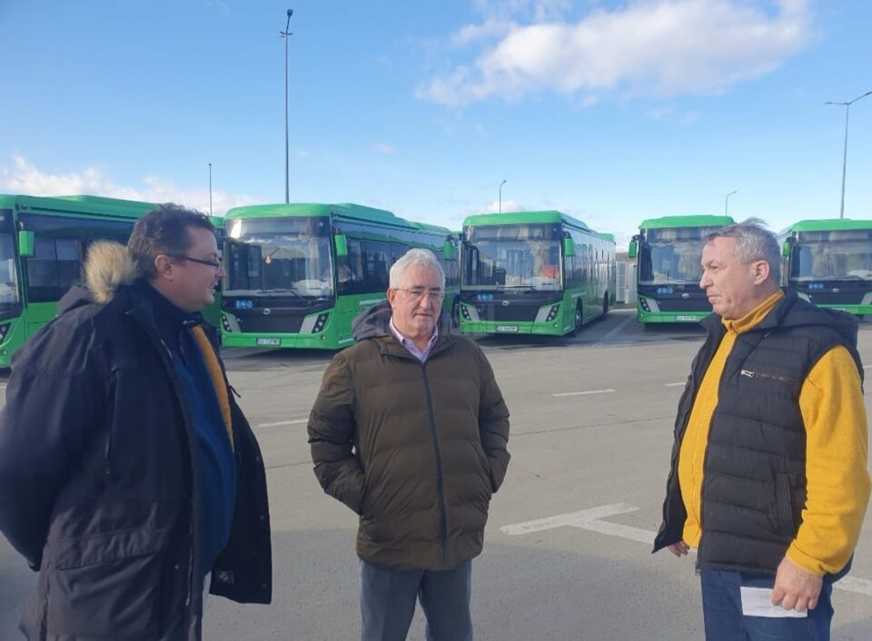 Primarul Sucevei, Ion Lungu, la discuții cu conducerea TPL și sindicatele, la autobaza din Burdujeni sat